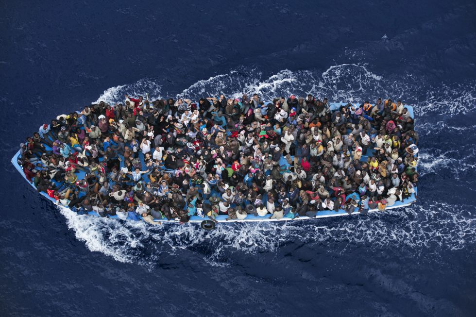Premio de 2 lugar. Categoría: Noticias Generales al Fotógrafo italiano Masimmo Sestini. "Rescate a inmigrantes en una fragata italiana."