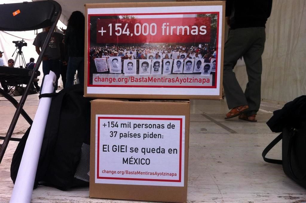 Padres de los 43 desparecidos se reúnen con EPN le hacen 8 exigencias