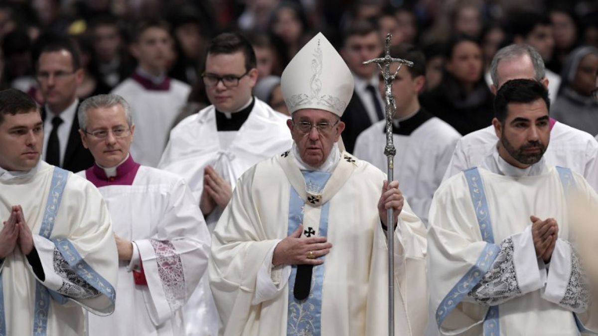 Brinda el Papa Francisco bendiciones de año nuevo. Condena la violencia.