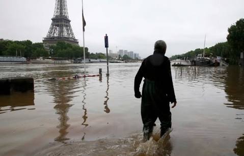 Continúa el desbordamiento del Río Sena en París