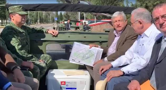 López Obrador realiza recorrido en la Base Militar de Santa Lucía