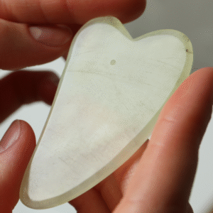 Guashas para lucir una piel radiante