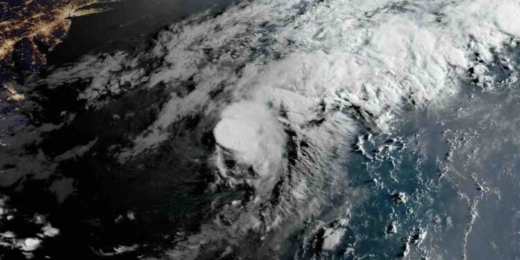 La tormenta tropical “Dexter” avanza al Atlántico