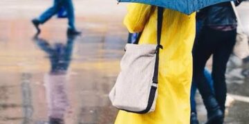 Impermeables, botas y paraguas: los imprescindibles de la temporada de lluvias