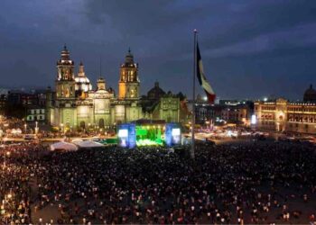 México se pinta de verde, blanco y rojo para conmemorar el 15 de septiembre