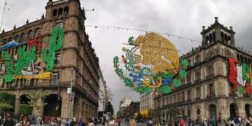 El zócalo capitalino se prepara para el 15 de septiembre