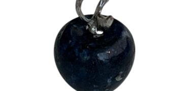 Dije de lapislázuli en forma de manzana