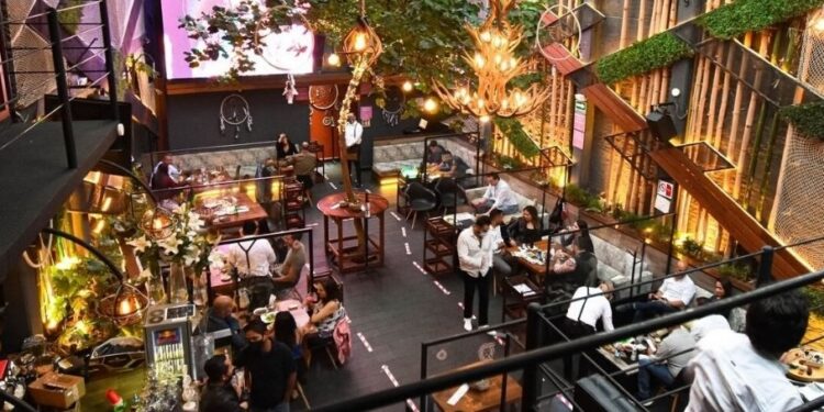 Cafés, restaurantes y terrazas puntos de encuentro de los aficionados
